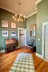 The Ruebling House Historic Defiance Apartment!