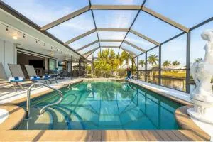 Pet Friendly Villa with Heated Pool & Gulf Access - Villa Coast to Coast - Waterway Estates