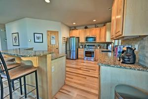 Mountain Home with Decks, Walk to Gondola