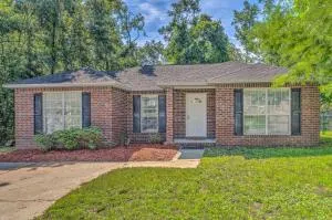 Home 10 Mi to Downtown Pensacola Pets Welcome! - Whitfield