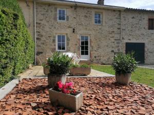 Maisons de vacances Gite La Bessonniere : Maison 2 Chambres