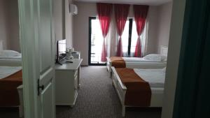 Deluxe Triple Room room in Pensiunea Green Horse