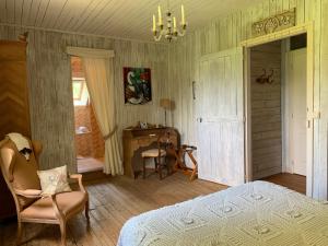 Maisons d'hotes L'ile O Reflets : Chambre Double - Vue sur Jardin