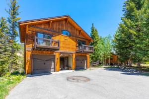 Holiday Home room in Moose Hut Hideaways Sleeps 11 and Views with Hot Tub
