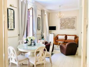 Calderon & old town 4 balconies by ELE Apartments