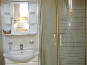 B&B / Chambres d'hotes Maison Theresa : Chambre Lits Jumeaux avec Douche 