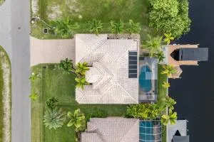 Villa Neptune's Grotto- BRAND NEW with heated Pool, Hot Tub, and dock with Tiki - Matlacha