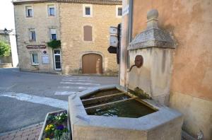 Villas VILLA PROVENCALE FACE AU LUBERON : photos des chambres