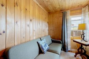one bedroom house room in Valley Brook Cottage 9