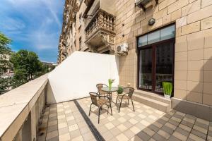 Kreschatik 21, with terrace