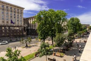 Kreschatik 21, with terrace