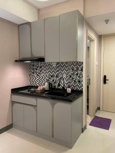 Cosmy Benson Apartment at Supermall Pakuwon
