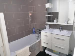 Appartements Appartement meuble a Villeneuve les maguelone : photos des chambres