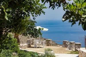 Villa Onoufris Renovated villa of 1927 with spectacular views - Aryiromoúrion