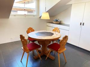 Alpenstil - 60m2 Dachstockwohnung mit Garage - BM186