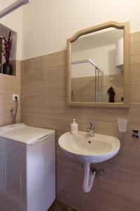 Apartment Purple Rain