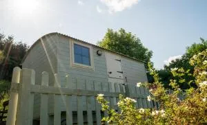 Hilltop Hut - Acton Scott