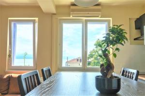 Apartment near beach with sea view