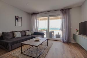 B & R Summer breeze apartments