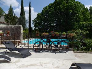 B&B / Chambres d'hotes Logis des Magnans -Les terrasses du Coutach - : photos des chambres