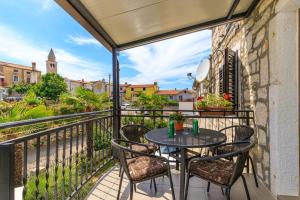 Apartment Nika with Balcony 