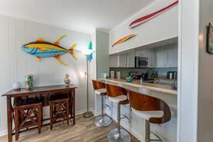 Charming Ocean-view Condo at Ocean Pier 3