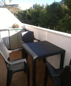 Modern 2 bedroom Penthouse with huge private roof top terrace,free parking and free WIFI