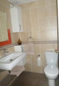 Modern 2 bedroom Penthouse with huge private roof top terrace,free parking and free WIFI