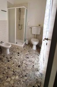 Camera Matrimoniale/Doppia con Letti Singoli con Bagno Privato