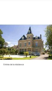 Appartements Appartement avec piscine, 100m plage et hypercentre : Appartement - Vue sur Piscine 