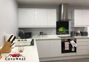 Luxury Central Self Contained Flat by CozyNest