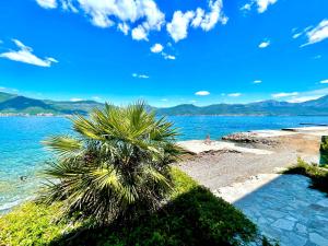 Beachfront villa Pearl of Adria