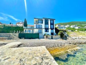 Beachfront villa Pearl of Adria