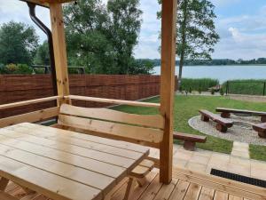 Siedlisko nad jeziorem Skarlińskim 5B, mazury, jezioro, domek, bania