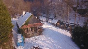 Хатина біля потока