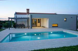Villa Lia with pool - luxury in Vintijan, near Pula and Medulin