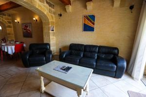 TaRuzar Farmhouse