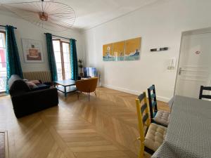 Appartements Superbe T2 Haussmannien au coeur de Marseille : Appartement 1 Chambre