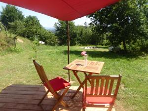 Rosa the Cosy Cabin - Gypsy Wagon - Shepherds Hut, RIVER VIEWS Off-grid eco living