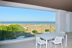 Apartment with Pool View 