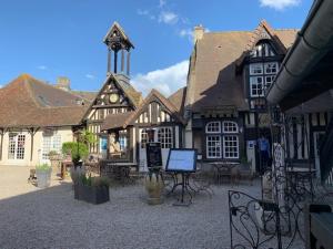 Maisons de vacances VILLA 600m de la plage calme Location possible a partir de 3 nuitees, pouvant accueillir 6-8 pers Activites nautiques randonnee velo peche golf casinos : photos des chambres