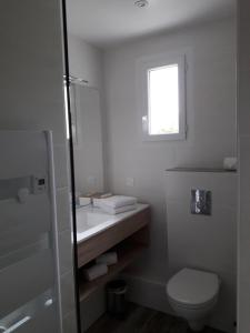 Hotels Auberge La Tomette, The Originals Relais : photos des chambres