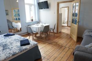 Bluebird Apartment