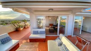 Spectacular penthouse 100m from beach