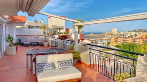 Spectacular penthouse 100m from beach