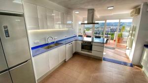 Spectacular penthouse 100m from beach