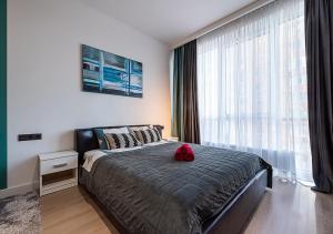 Дизайнерські апартаменти на Оболоні в ЖК Smart Plaza Obolon біля станції метро Мінська