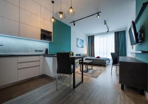 Дизайнерські апартаменти на Оболоні в ЖК Smart Plaza Obolon біля станції метро Мінська