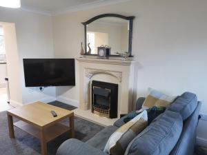 Immaculate 3 bedroom home with SuperFast WiFi Dragon Cottage Llansamlet Swansea
