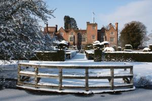 Stroude Road, Egham, Surrey TW20 9UR, England.